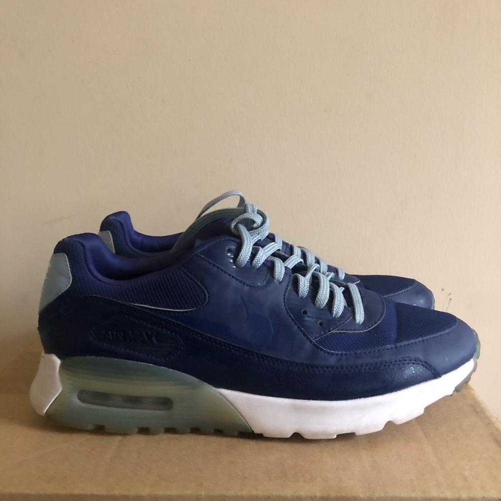 Women’s Nike Air Max size 8.5 in light and dark blue